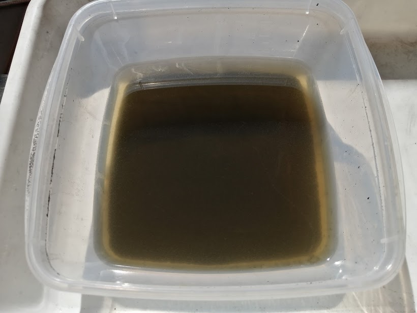 GOTALチェーンディグリーザーの素洗浄後の溶液の汚れ