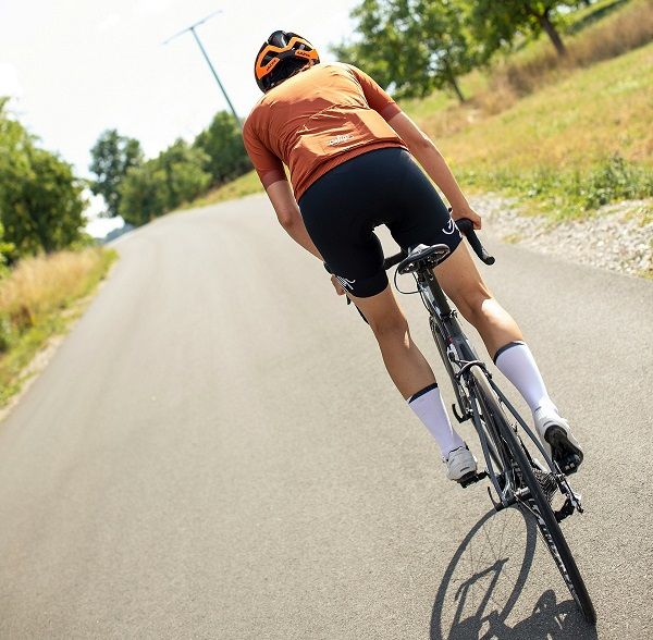 女性サイクリスト